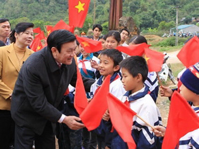 ປະທານປະເທດ ເຈືອງເຕີນຊາງ ລົງຢ້ຽມຢາມ ແລະ ເຮັດວຽກຢູ່ແຂວງ ກາວບັ່ງ